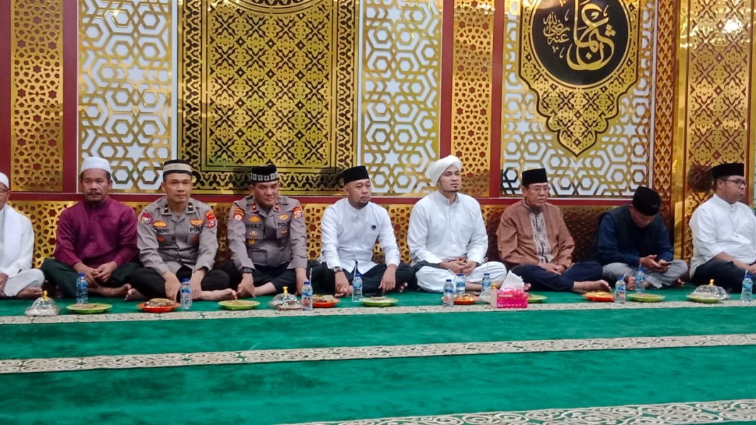 Polsek Kemuning Hadiri Peringatan Isra Miraj Nabi Muhammad SAW di Desa Batu Ampar