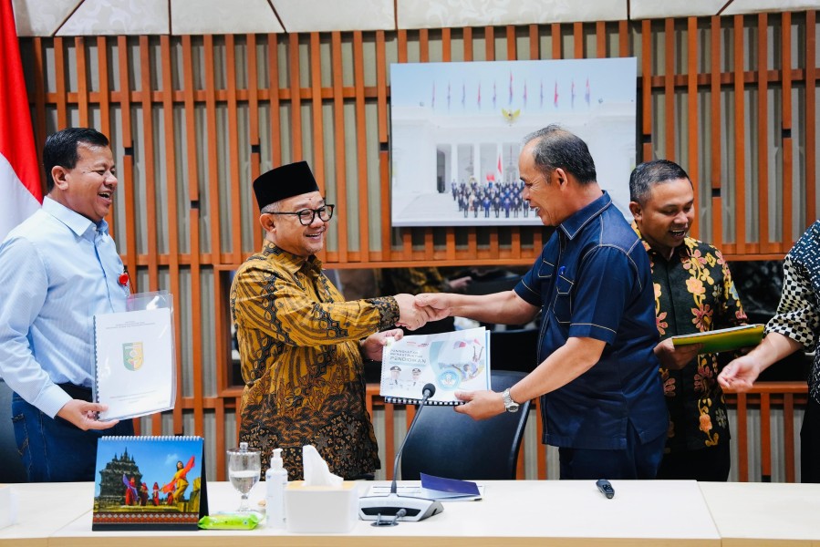 Bupati Inhil Sampaikan Kondisi Pendidikan dan Kesejahteraan Guru Kepada Menteri Pendidikan Dasar dan Menengah RI