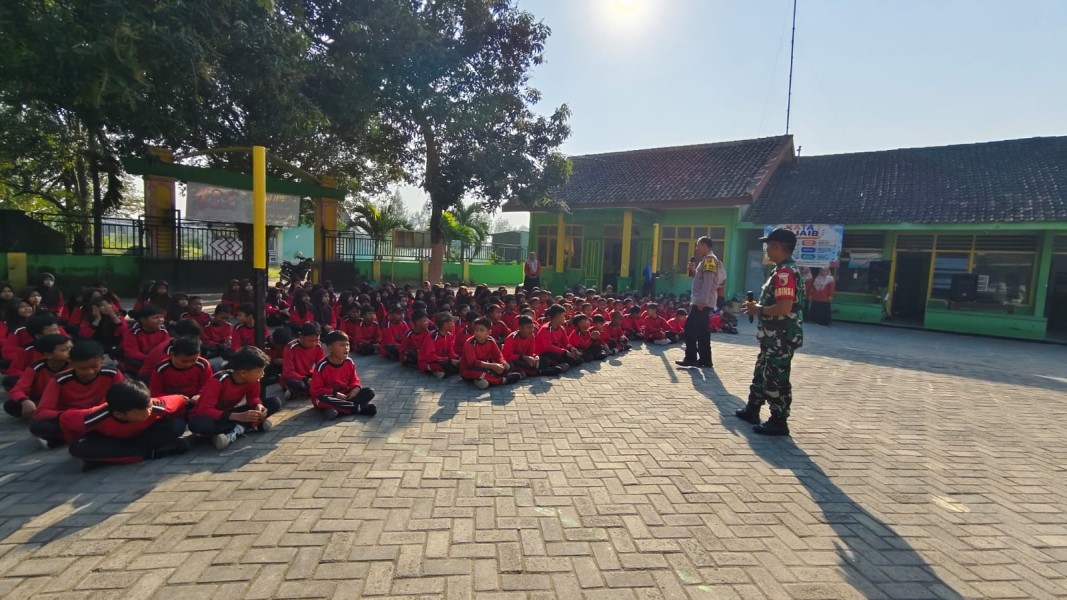 Babinsa Tanamkan Wasbang di SDN Curahmalang