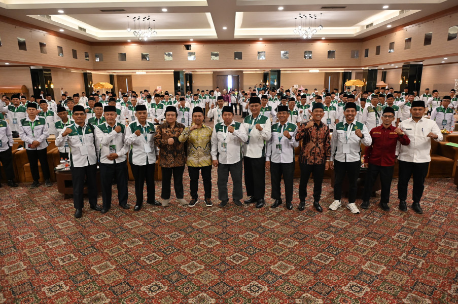 Jelang Debat, Cagubri Abdul Wahid Sempatkan Jadi Narashmber Rakerwil LDII Riau