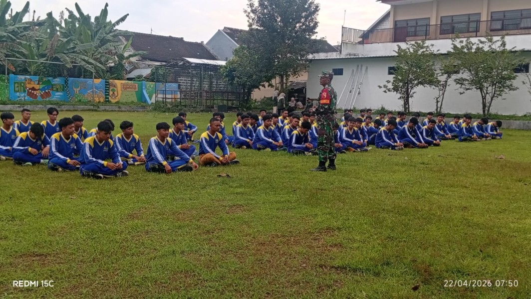 Babinsa Koramil Kota Jombang Berikan Pembinaan Karakter, Mental, dan Fisik pada Pelajar