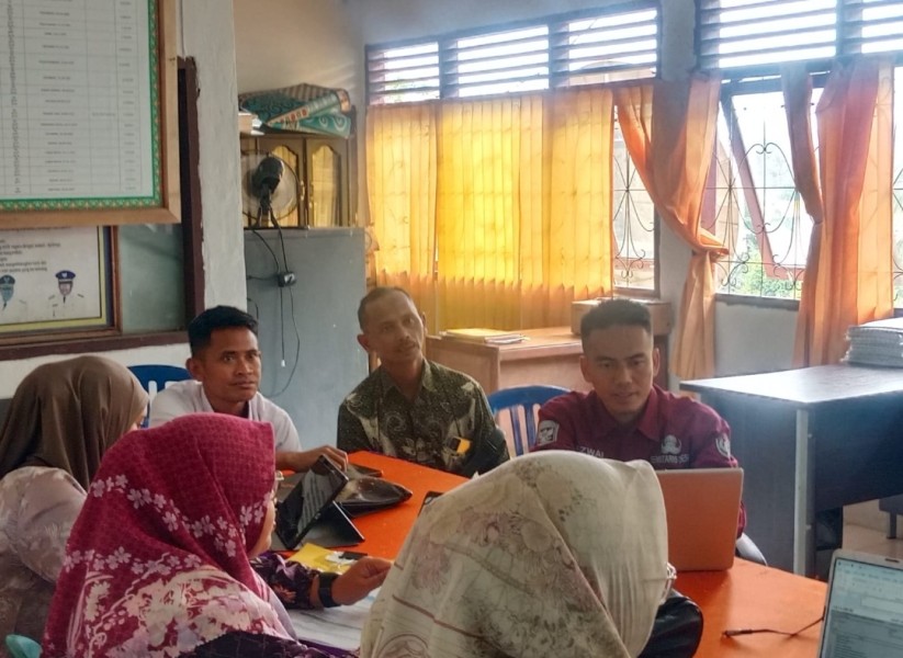 Verifikasi APBDes Tahun 2025 Desa Talang Jangkang di Kantor Camat Berjalan Lancar