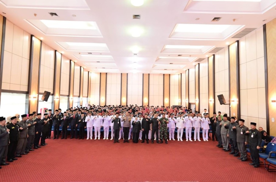 Penyegaran Birokrasi, Bupati Bengkalis Lantik 5 Pejabat PTP serta Ratusan Administrator dan Pengawas