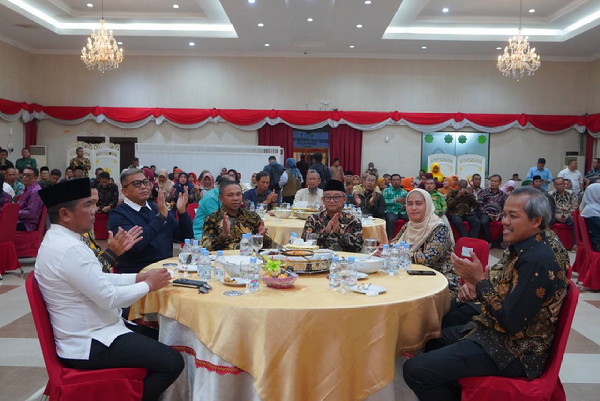 Perkuat Pendidikan Karakter, DPR RI Karmila Sari dan Mendikdasmen RI Beri Motivasi di Riau