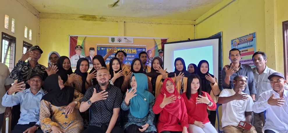 Dorong Penerapan STBM, Nakes Puskesmas Kemuning Melaksanakan IMAS di Desa Lubuk Besar