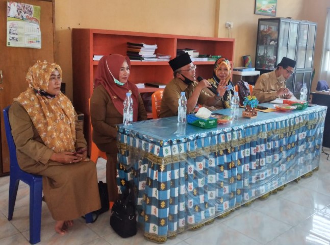 Beri Pembinaan di 2 Sekolah, Yulizal : Pustaka Bukan Hanya Tempat Membaca, Tapi Juga Tempat Rekreasi Siswa