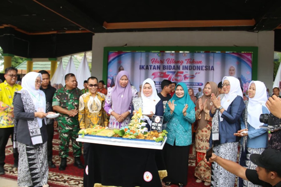 Wabup Yuliantini Hadiri HUT ke-75 IBI, Ajak Bidan Perkuat Sinergi Wujudkan Pelayanan Kesehatan Berkualitas di Inhil