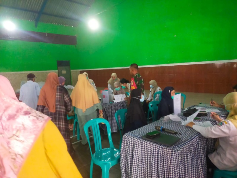 Serka Yoedhi Periksa Kesehatan Masyarakat Desa Pulolor