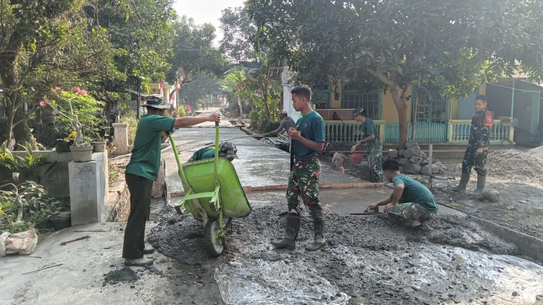 Pengerjaan Rabat Beton TMMD ke-129 Terus Berlanjut, Percepat Penyelesaian Infrastruktur Desa