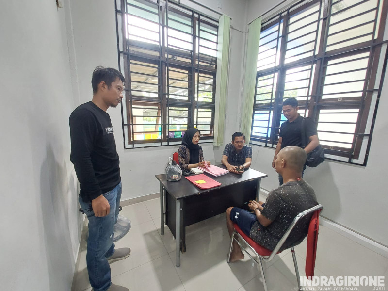 Tersangka Kasus Pencabulan Anak Dibawah Umur Diserahkan ke Kejari Inhil