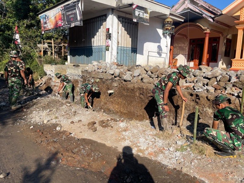 Drainase Dikebut, TMMD ke-129 Hadirkan Solusi Pengendalian Banjir dan Lingkungan Sehat bagi Warga