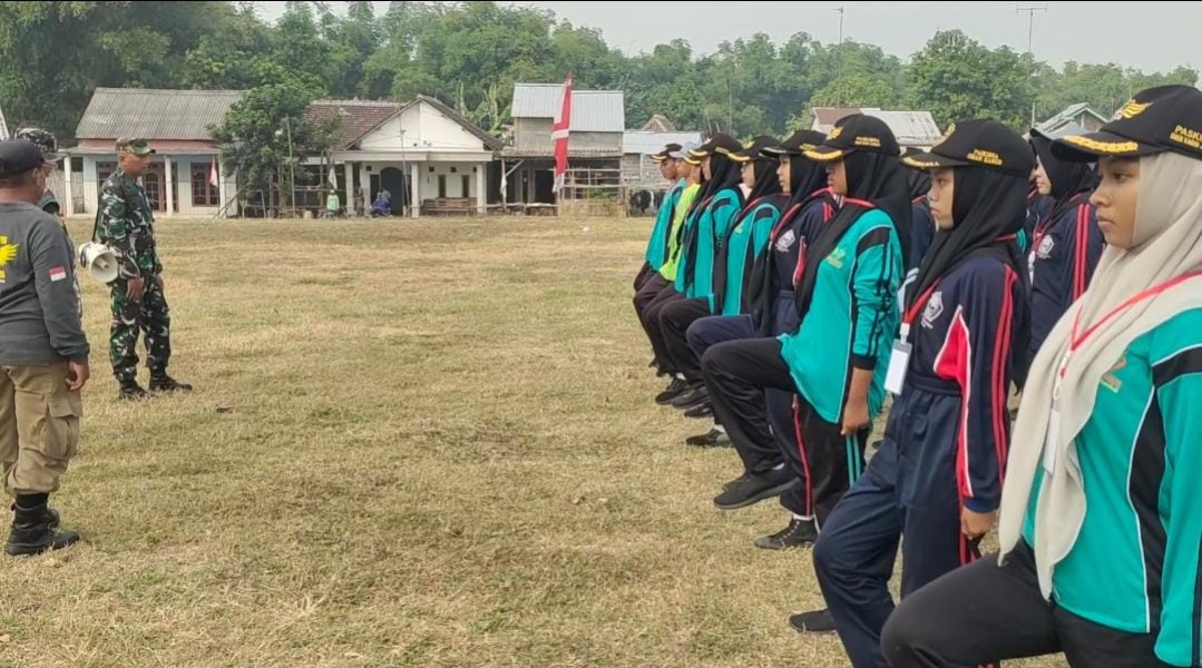 Koramil Kabuh dan Polsek Latih Calon Paskibraka