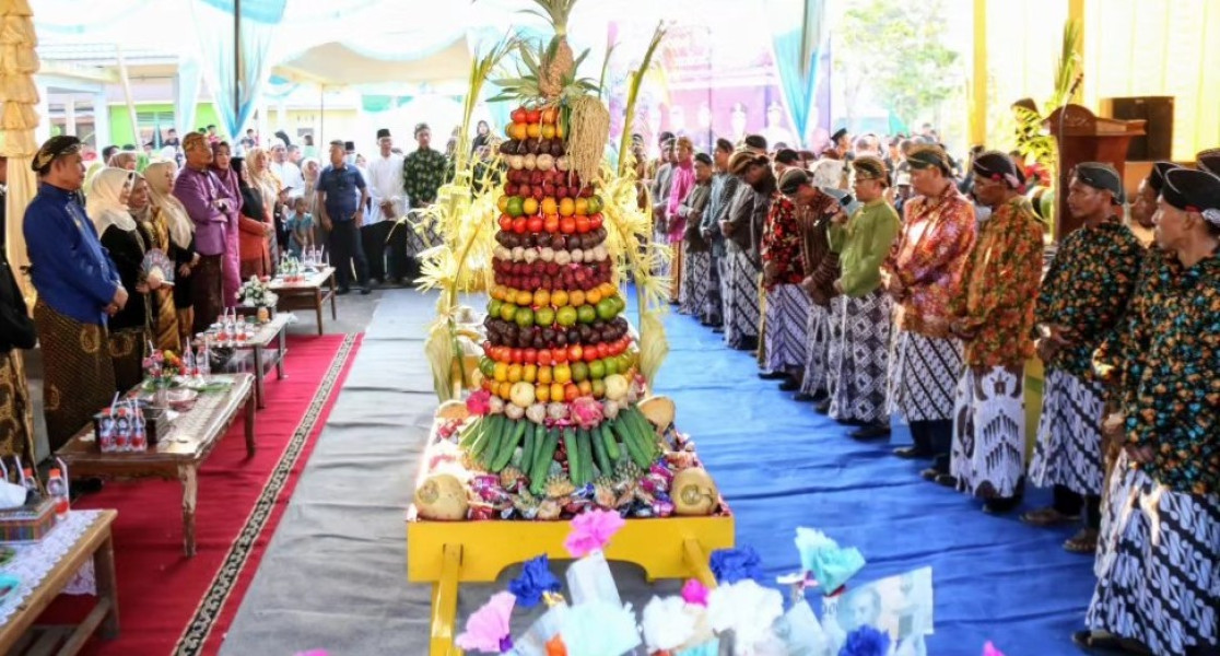 Hadiri Grebeg Suro Gema Muharam Tahun 1446 H/2024 M, Pj. Bupati Herman Support Kegiatan Positif Yang Penuh Syarat Makna