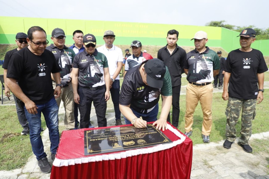 Dandim Jombang Dampingi Danrem 082/CPYJ Resmikan Lapangan Tembak SP3T di Desa Denanyar