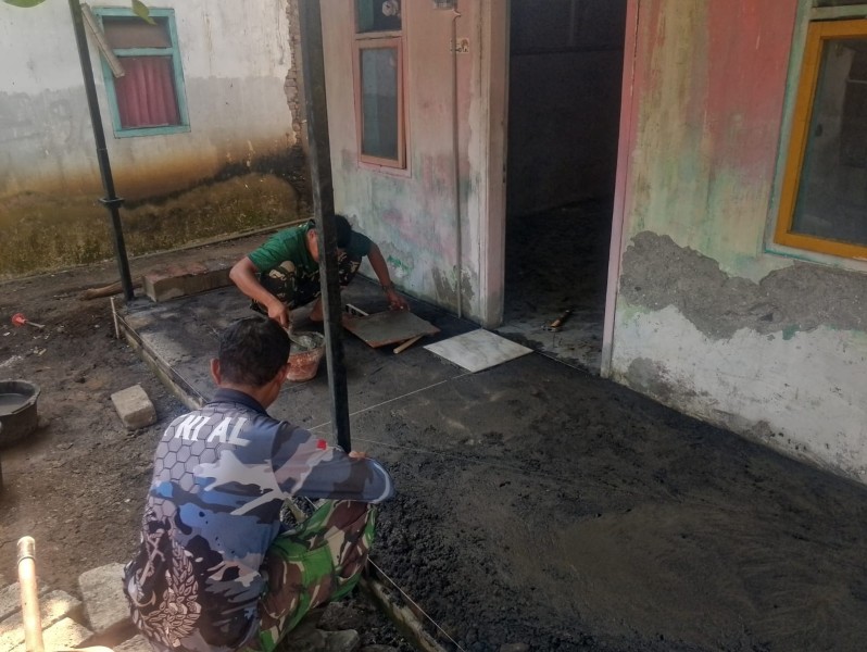 RTLH Ibu Sumina Capai 5,6 Persen, Satgas TMMD Siapkan Lantai untuk Pemasangan Keramik