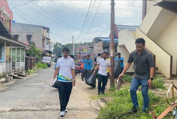 PLN ULP Rengat Kota Gelar Aksi Peduli Lingkungan untuk Wujudkan Lingkungan Bersih dan Nyaman