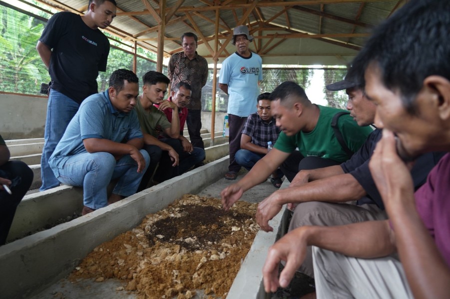 Hari Buruh Nasional, PLN Nusantara Power UP Tenayan Menghadirkan  Solusi Ekonomi Berbasis Lingkungan di Okura
