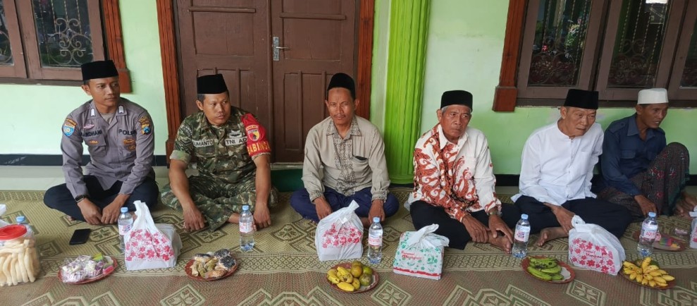 Serda Sumanto Komsos dengan Tokoh Masyarakat Desa Alang-Alang Caruban