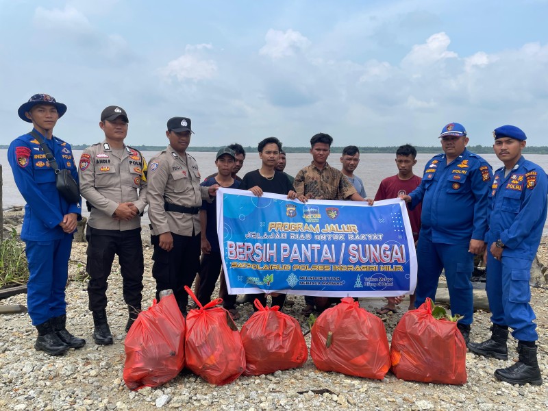 Satpolairud Polres Inhil Gelar Program JALUR: Bersih-Bersih Sungai Indragiri Bersama Masyarakat
