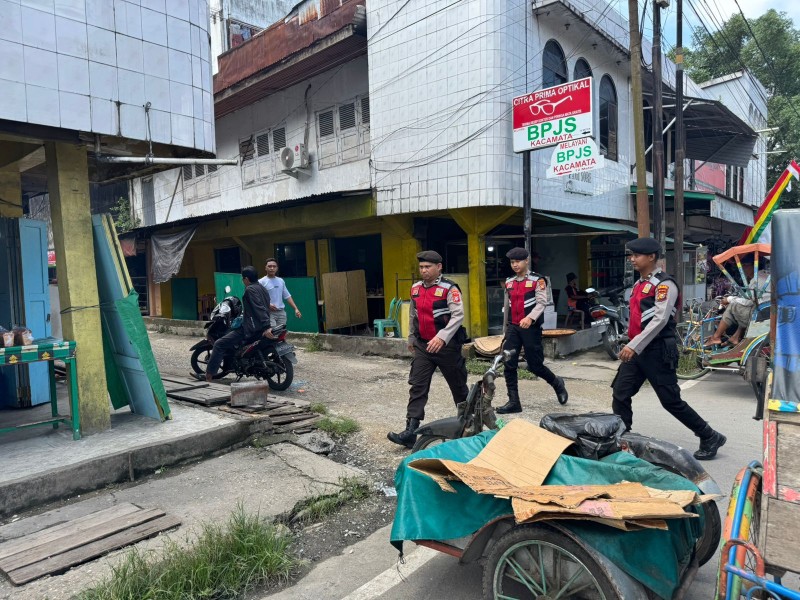 Sat Samapta Polres Inhil Gelar Patroli Jalan Kaki, Wujudkan Situasi Aman dan Kondusif di Tembilahan