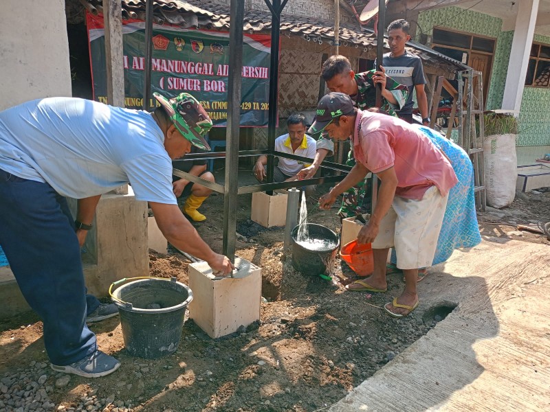 Satgas TMMD ke-129 Perkuat Akses Jalan Menuju Rumah Warga