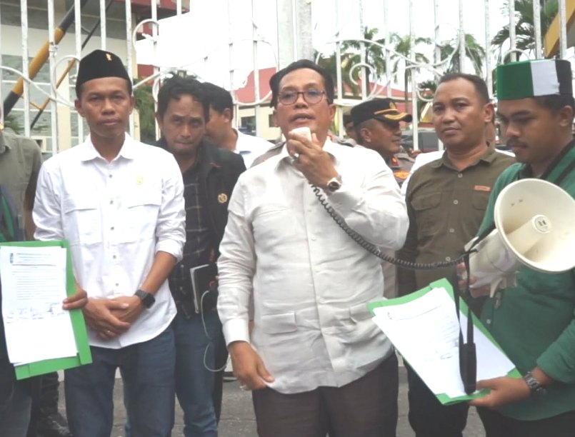 Terima Aksi Mahasiswa, Ketua Komisi III DPRD Riau akan Sampaikan Aspirasi ke Pemerintah Pusat