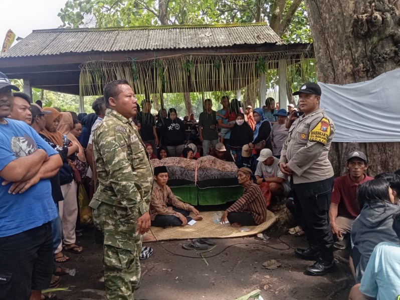Babinsa Koramil Kabuh Ikuti Sedekah Bumi di Desa Tanjung Wadung