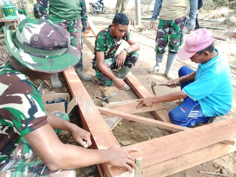 Pondasi Rumah Ibu Ety Mulai Berdiri, Gotong Royong Satgas TMMD dan Warga Wujudkan Hunian Layak bagi Masyarakat
