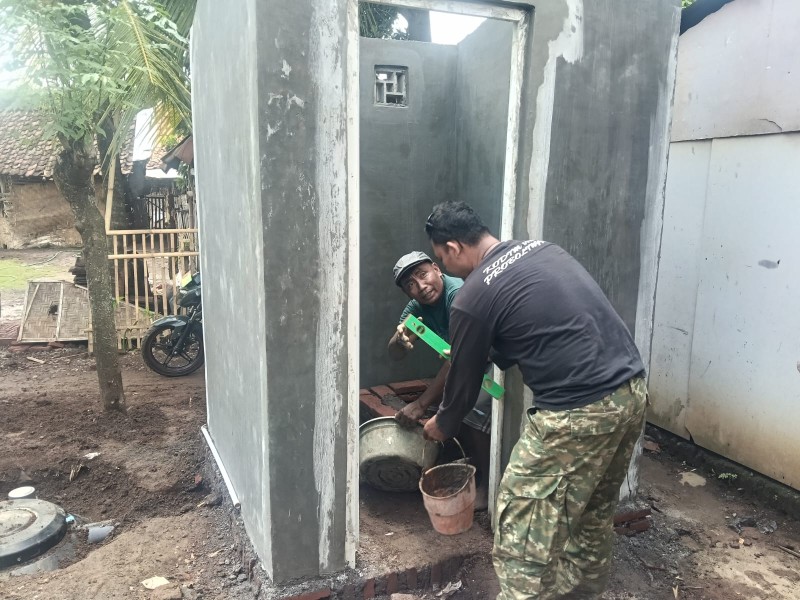 Pembangunan Sanitasi Milik Halima di Blok Leduk Capai 60 Persen, Satgas TMMD Ke-128 Terus Kebut Pekerjaan