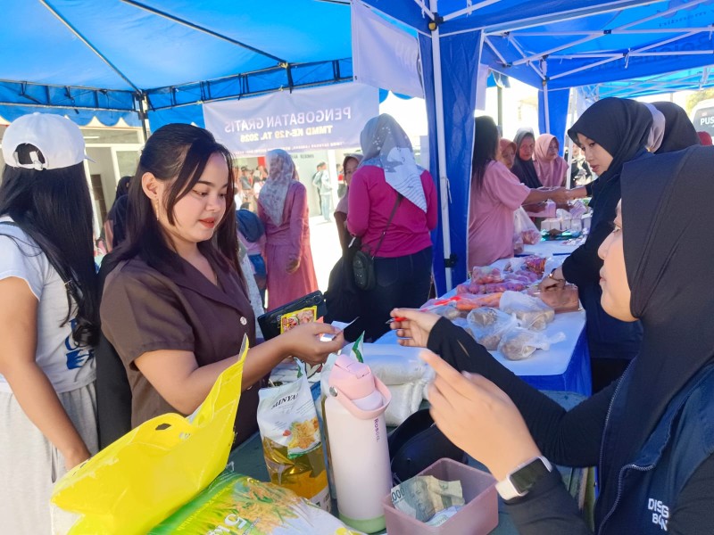 Pasar Murah Serbu Penutupan TMMD 129 Bojonegoro di Desa Kesongo