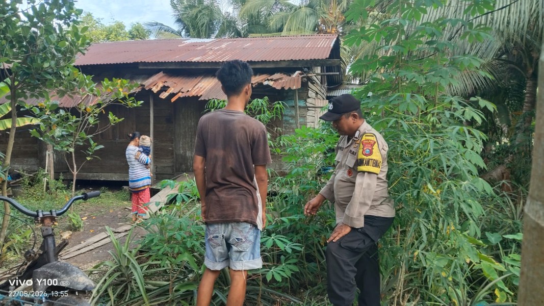 Tingkatkan Produktivitas Ekonomi Warga , Personel Polsek Enok Pantau Tanaman Di Perkarangan Rumah