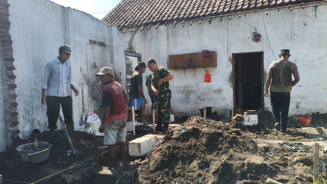 Serka Samsul Gotong-Royong Bangun Rumah
