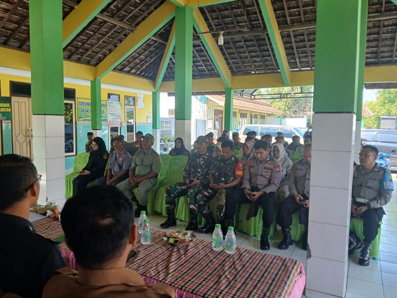 Gempur Rokok Ilegal, Babinsa Koramil Tembelang Bersama Dinas Terkait Gelar Sosialisasi