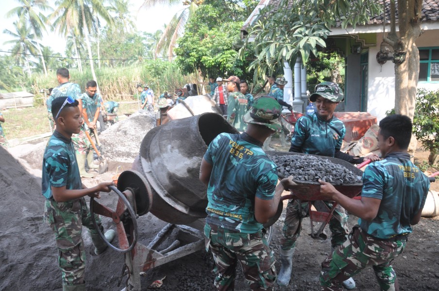Bukan Hanya Timba, Arco Jadi Andalan Prada Restu Masukkan Material ke Mesin Molen