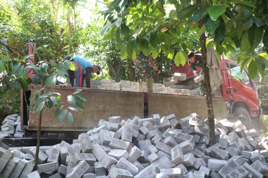 Dukungan Matrial Datang, Satgas TMMD Ke-128 Percepat Pengerjaan Infrastruktur