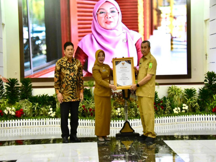 Pemkab Kampar Raih Penghargaan UHC Award 2023