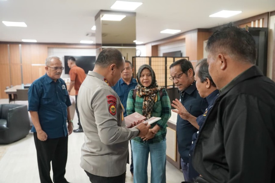 JMSI Riau Award ke-6: Kapolda Herry Heryawan Dinilai Berjasa Lewat Green Policing