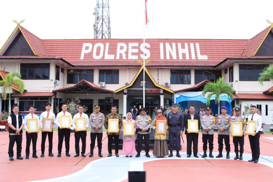 Polda Riau Beri Penghargaan kepada Masyarakat dan Personel Polres Indragiri Hilir Berprestasi