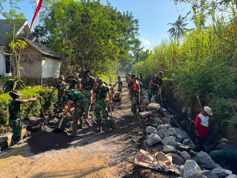 Danki Satgas TMMD ke-129 Tinjau Pembangunan Drainase, Pastikan Kualitas demi Perlindungan Lingkungan dan Kenyamanan Warga