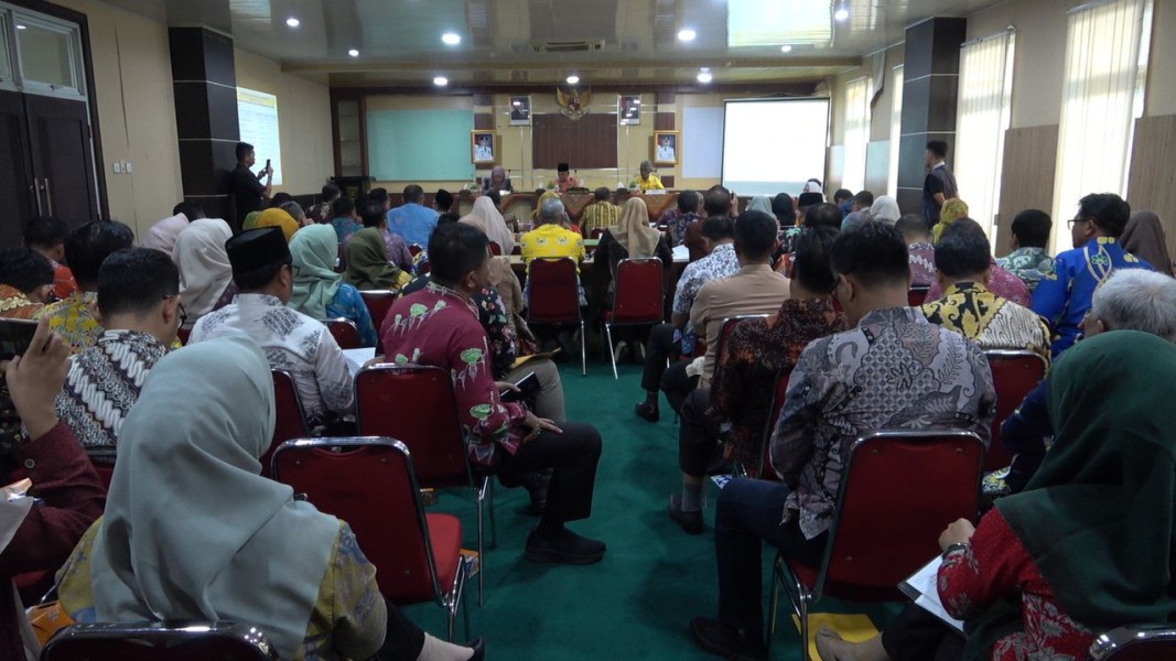 Bupati Indragiri Hilir Hadiri Rapat Evaluasi Fisik Dan Keuangan Bersama Jajaran Pemkab Inhil