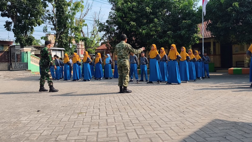 Serka Khoirudin Bekali PBB dan Wasbang di SDN Keboan