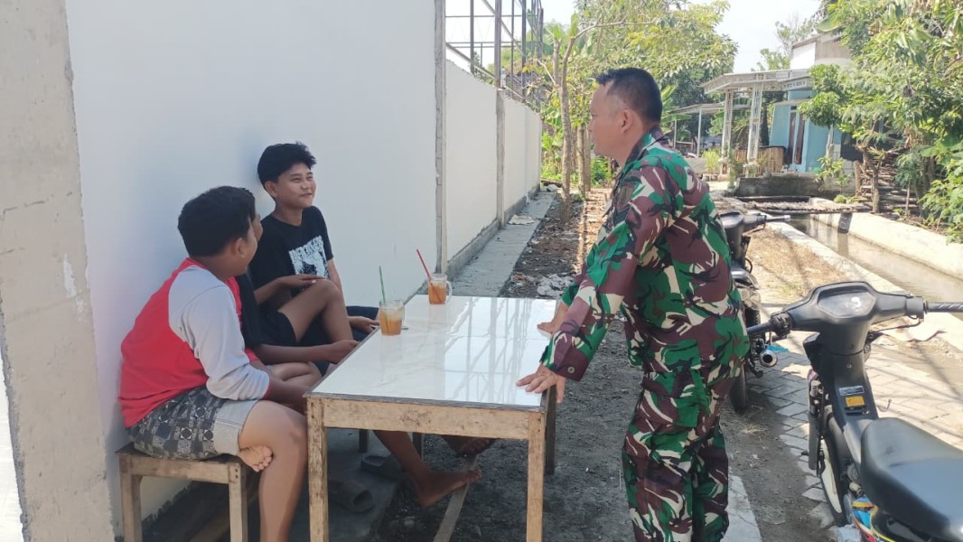 Serka Yunan Komsos dengan Warga Desa Latsari