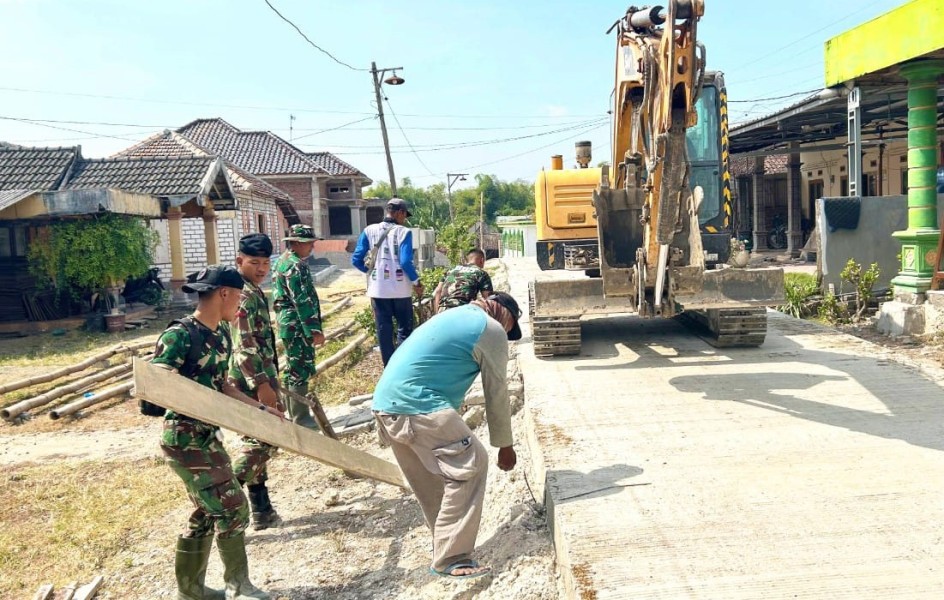 Mengukir Asa di Kesongo: Sinergi Satgas TMMD 129 Bojonegoro dan Warga Bangun Drainase 330 Meter Bebas Genangan