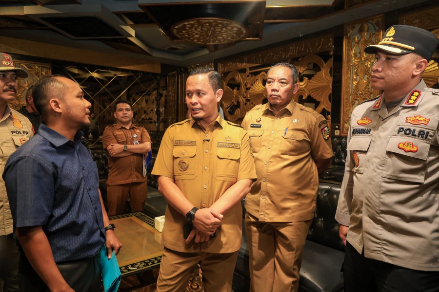 Respon Cepat, Wali Kota Pekanbaru Pimpin Penyegelan New Paragon KTV