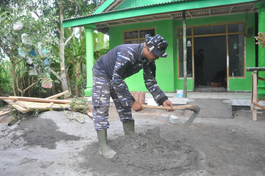 Pembangunan RTLH TMMD ke-129 Masuki Tahap Finishing, Pemasangan Keramik Terus Dikebut