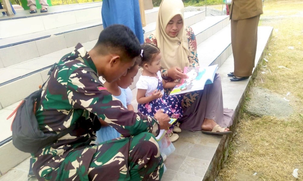 Menyemai Benih-Benih Kecerdasan: Ketika Satgas TMMD 129 Bojonegoro Membuka Jendela Dunia Anak-Anak Kesongo