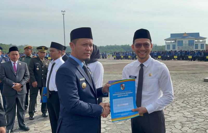 Wako Pekanbaru Serahkan SK Bagi CPNS dan PPPK tahun 2024