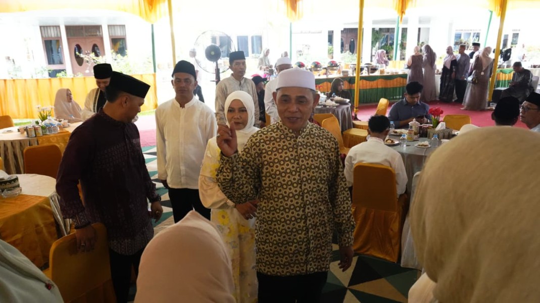 Silaturahmi Idul Fitri 1447 H, Bupati Inhil Sambut Masyarakat di Kediaman Dinas