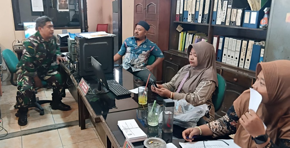 Peltu Deni Laksanakan Komsos Bersama Aparat Desa Mojowarno