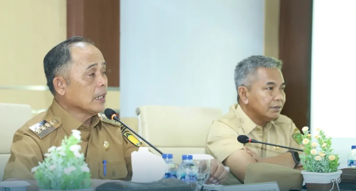 Pj. Bupati Inhil Memimpin Rapat Laporan Evaluasi Pembangunan Kab. Inhil Sampai Dengan Tanggal 20 Mei 2024